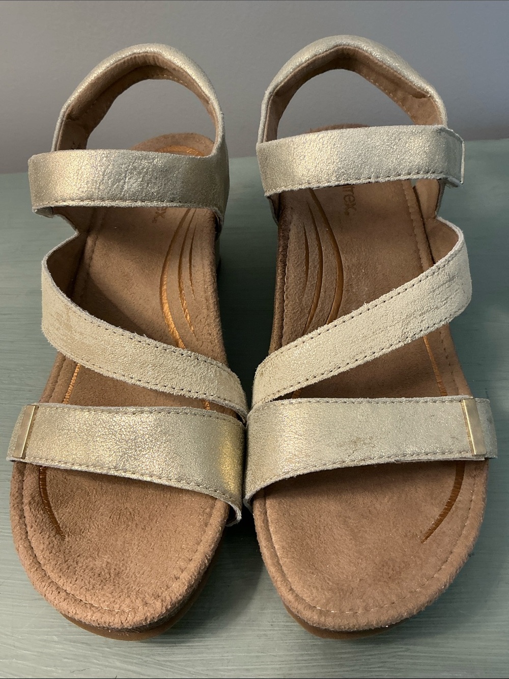 Aetrex Brynn Gold Strappy Comfort Sandals size US 7/EUR 37